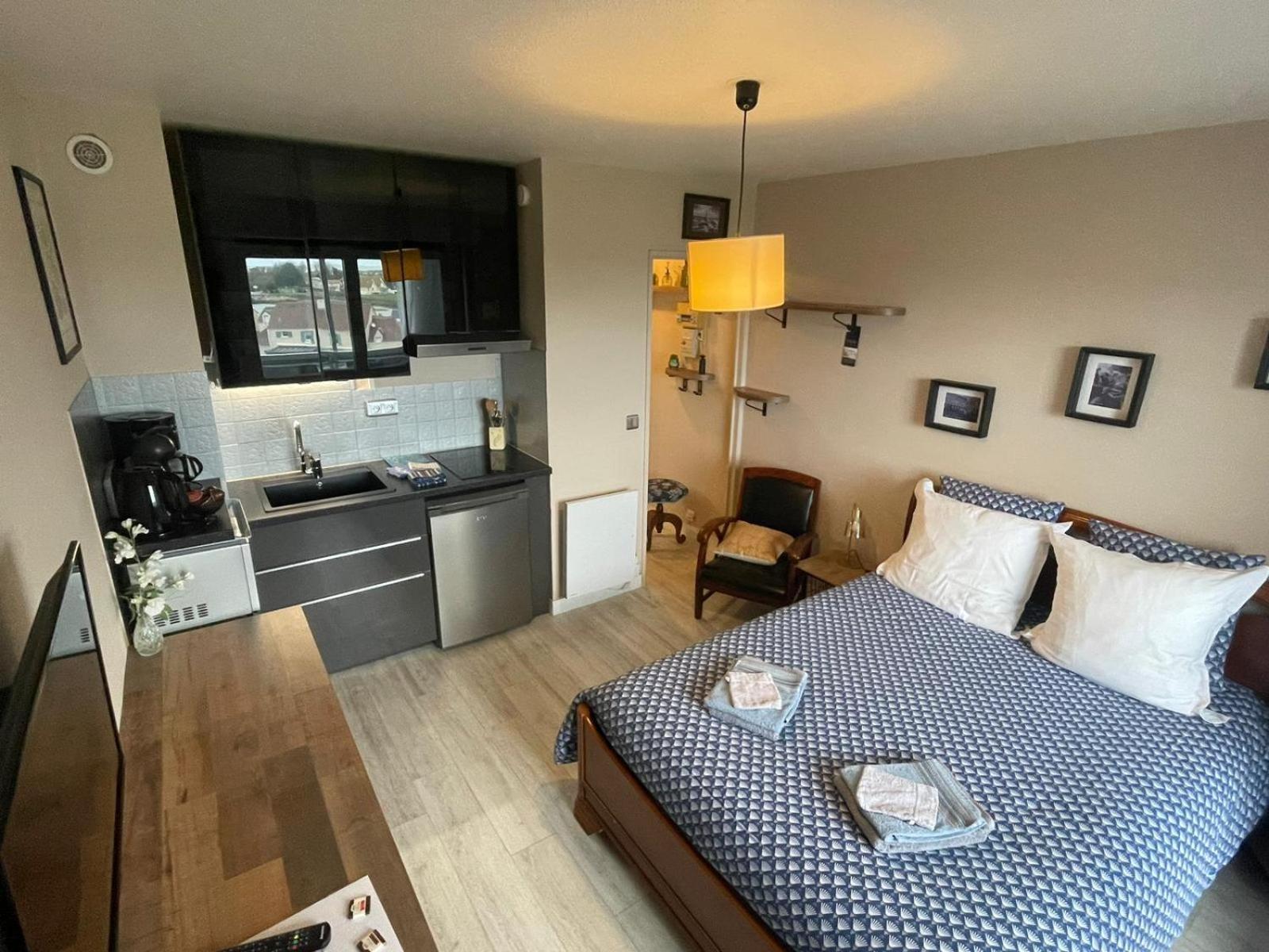 Studio 24 - Coucher De Soleil & Vue Mer Courseulles-sur-Mer Exterior photo